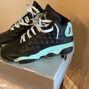 Jordan 13 island green. Grade school (gs) size 5. Slightly worn. Good condition.